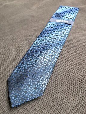 NWT Kenneth Cole Reaction 100% Silk Hand Made Tie